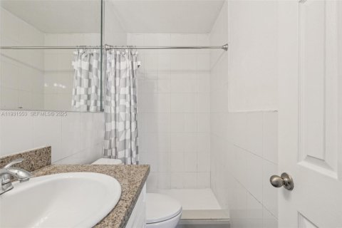 Condo in Miami, Florida, 2 bedrooms № 1990145 - photo 24