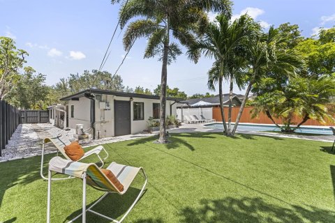 Casa en venta en Fort Lauderdale, Florida, 4 dormitorios, 159.05 m2 № 2179799 - foto 2