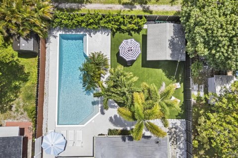 House in Fort Lauderdale, Florida 4 bedrooms, 159.05 sq.m. № 2179799