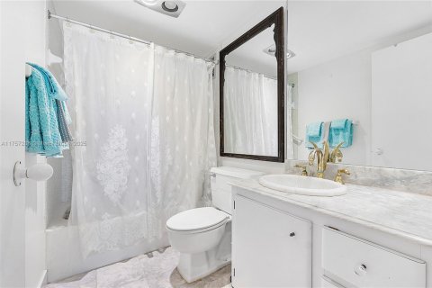 Condo in Bay Harbor Islands, Florida, 2 bedrooms  № 1729039 - photo 7