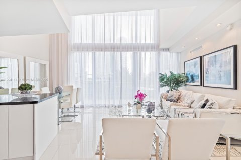 Купить кондоминиум в Майами, Флорида 3 спальни, 140.1м2, № 1956474 - фото 28