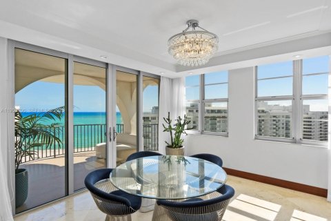 Condominio en venta en Miami Beach, Florida, 4 dormitorios, 426.14 m2 № 2020382 - foto 24