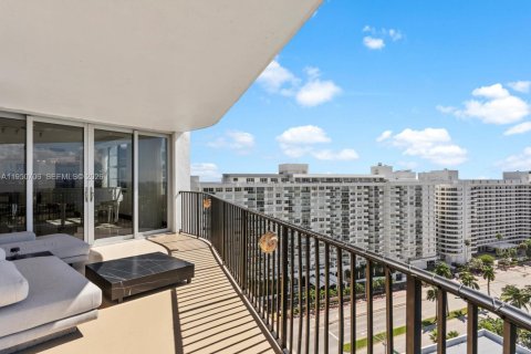 Condominio en venta en Miami Beach, Florida, 4 dormitorios, 426.14 m2 № 2020382 - foto 16