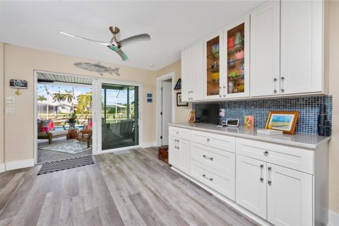 House in Punta Gorda, Florida 4 bedrooms, 178.93 sq.m. № 2223479 - photo 16
