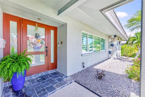 House in Punta Gorda, Florida 4 bedrooms, 178.93 sq.m. № 2223479 - photo 4