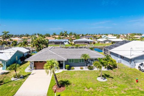 House in Punta Gorda, Florida 4 bedrooms, 178.93 sq.m. № 2223479