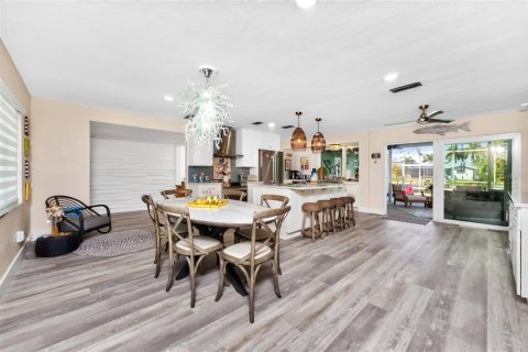 House in Punta Gorda, Florida 4 bedrooms, 178.93 sq.m. № 2223479 - photo 17