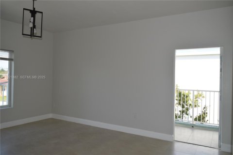 Casa en alquiler en Miami, Florida, 3 dormitorios, 222.59 m2 № 1976661 - foto 13