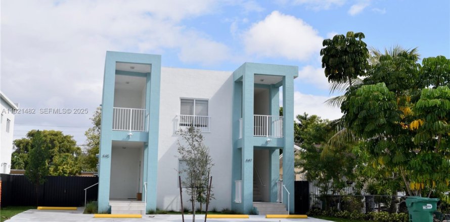 Casa en Miami, Florida 3 dormitorios, 222.59 m2 № 1976661