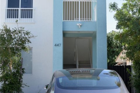 Casa en alquiler en Miami, Florida, 3 dormitorios, 222.59 m2 № 1976661 - foto 12