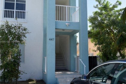 Casa en alquiler en Miami, Florida, 3 dormitorios, 222.59 m2 № 1976661 - foto 11