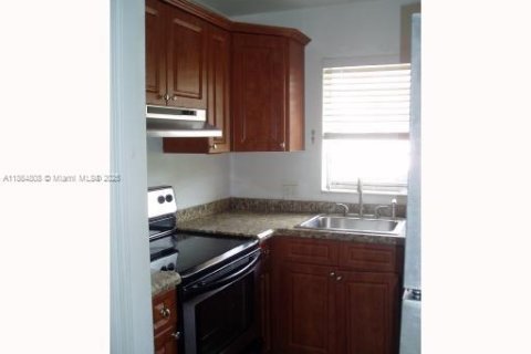 Copropriété à louer à Hallandale Beach, Floride: 1 chambre, 66.43 m2 № 1893083 - photo 18
