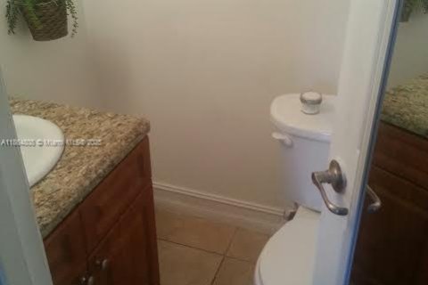 Copropriété à louer à Hallandale Beach, Floride: 1 chambre, 66.43 m2 № 1893083 - photo 9