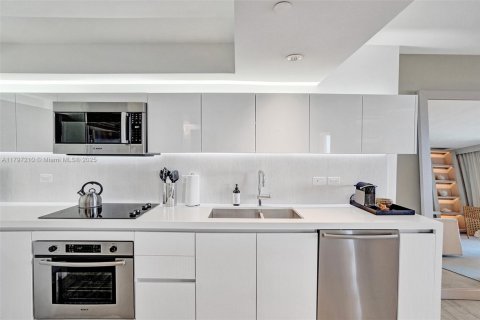 Снять в аренду кондоминиум в Майами-Бич, Флорида 1 спальня, 82.59м2, № 1935034 - фото 18