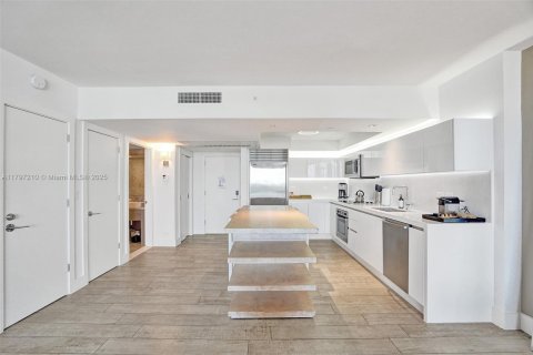 Снять в аренду кондоминиум в Майами-Бич, Флорида 1 спальня, 82.59м2, № 1935034 - фото 14