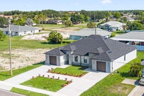 Immobilier commercial à vendre à Cape Coral, Floride: 12 chambres, 222.97 m2 № 2234666 - photo 3