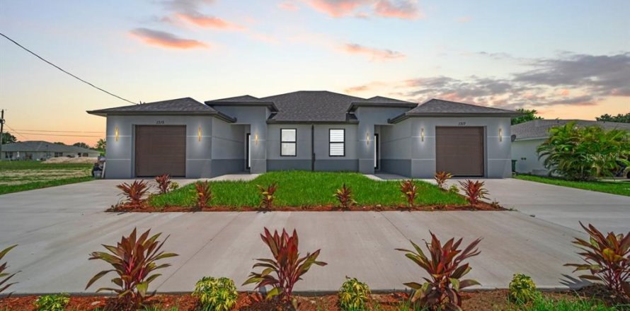 Immobilier commercial à Cape Coral, Floride 12 chambres, 222.97 m2 № 2234666
