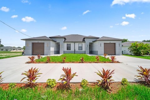Immobilier commercial à vendre à Cape Coral, Floride: 12 chambres, 222.97 m2 № 2234666 - photo 2
