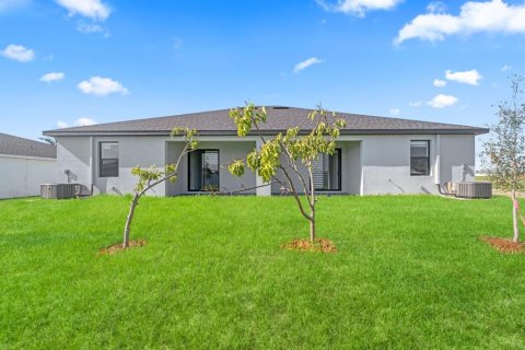 Immobilier commercial à vendre à Cape Coral, Floride: 12 chambres, 222.97 m2 № 2234666 - photo 21