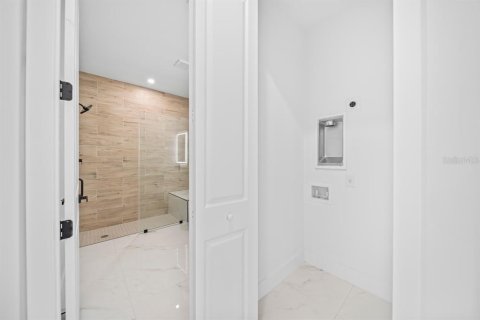 Immobilier commercial à vendre à Cape Coral, Floride: 12 chambres, 222.97 m2 № 2234666 - photo 15