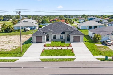 Immobilier commercial à vendre à Cape Coral, Floride: 12 chambres, 222.97 m2 № 2234666 - photo 23