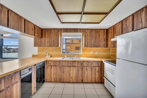 Купить кондоминиум в Трежер-Айленд, Флорида 9 комнат, 122.63м2, № 1523628 - фото 9