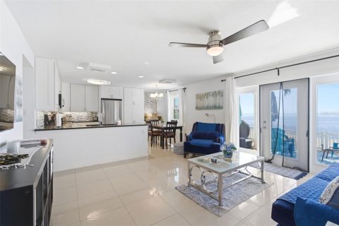 Condo in Saint Petersburg, Florida, 2 bedrooms  № 2128977 - photo 4