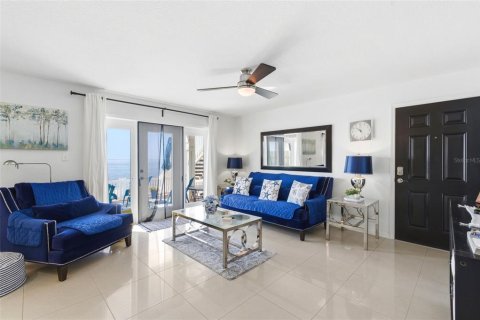 Condo in Saint Petersburg, Florida, 2 bedrooms  № 2128977 - photo 5