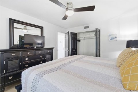 Condo in Saint Petersburg, Florida, 2 bedrooms  № 2128977 - photo 22