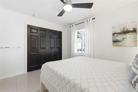 Condo in Saint Petersburg, Florida, 2 bedrooms  № 2128977 - photo 26