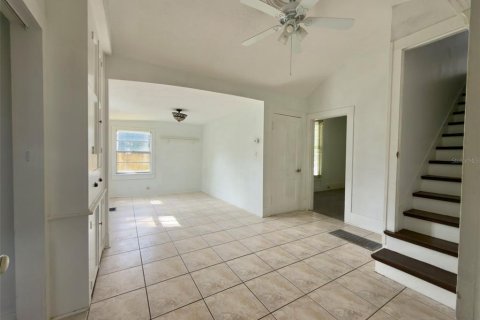 House in Eustis, Florida 3 bedrooms, 166.2 sq.m. № 2399372 - photo 9