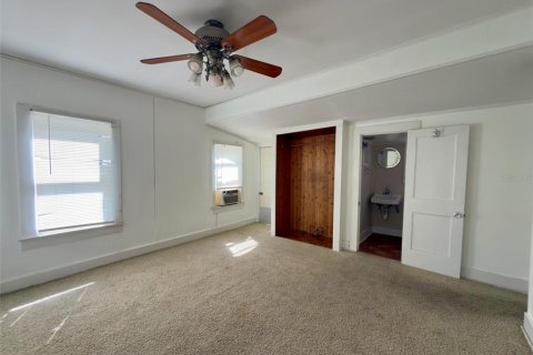 House in Eustis, Florida 3 bedrooms, 166.2 sq.m. № 2399372 - photo 17
