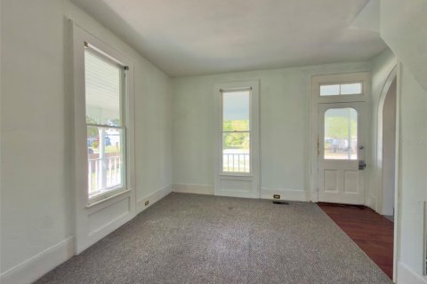 House in Eustis, Florida 3 bedrooms, 166.2 sq.m. № 2399372 - photo 4