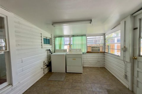 House in Eustis, Florida 3 bedrooms, 166.2 sq.m. № 2399372 - photo 13