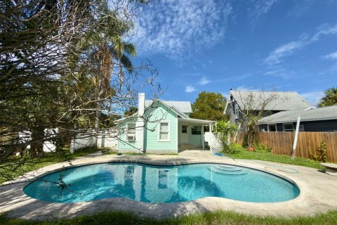 House in Eustis, Florida 3 bedrooms, 166.2 sq.m. № 2399372 - photo 2