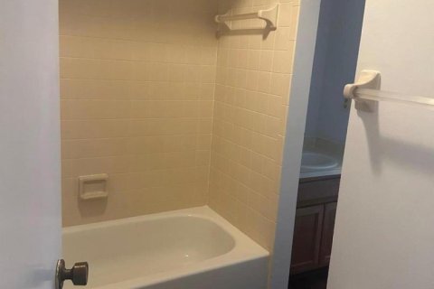 House in Port St. Lucie, Florida 2 bedrooms, 102.19 sq.m. № 2272273 - photo 6