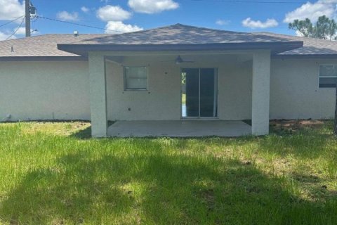 House in Port St. Lucie, Florida 2 bedrooms, 102.19 sq.m. № 2272273 - photo 12