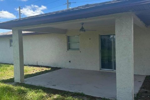 House in Port St. Lucie, Florida 2 bedrooms, 102.19 sq.m. № 2272273 - photo 11
