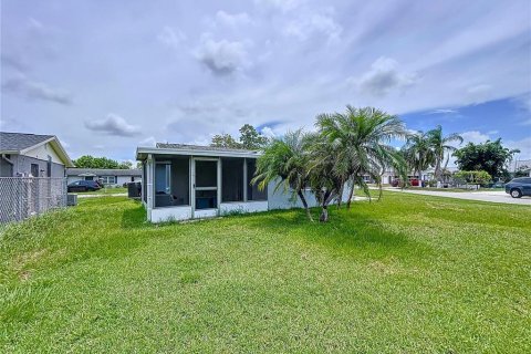 House in Holiday, Florida 2 bedrooms, 106.93 sq.m. № 1870794 - photo 8