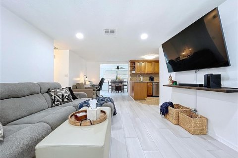 House in Holiday, Florida 2 bedrooms, 106.93 sq.m. № 1870794 - photo 2