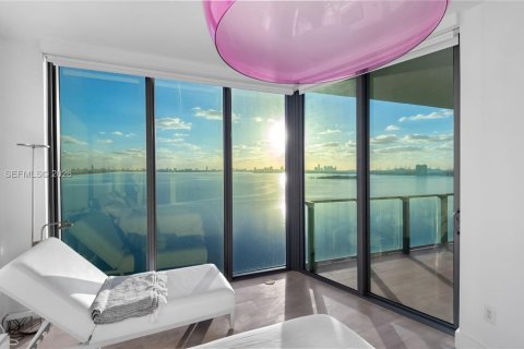 Copropriété à louer à Miami, Floride: 2 chambres, 113.62 m2 № 2001146 - photo 2