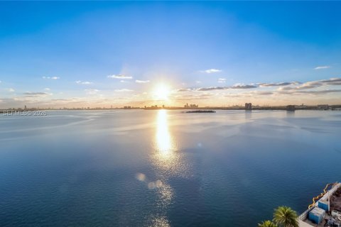 Copropriété à louer à Miami, Floride: 2 chambres, 113.62 m2 № 2001146 - photo 24