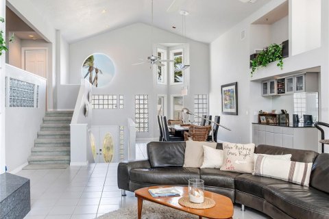 Купить виллу или дом в Норт-Редингтон-Бич, Флорида 6 комнат, 236.06м2, № 1628311 - фото 19