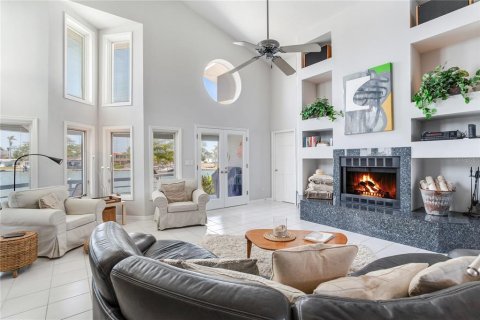 Купить виллу или дом в Норт-Редингтон-Бич, Флорида 6 комнат, 236.06м2, № 1628311 - фото 12