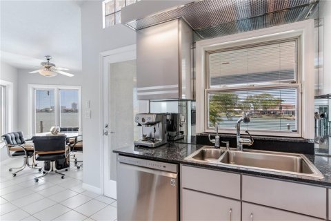 Купить виллу или дом в Норт-Редингтон-Бич, Флорида 6 комнат, 236.06м2, № 1628311 - фото 26