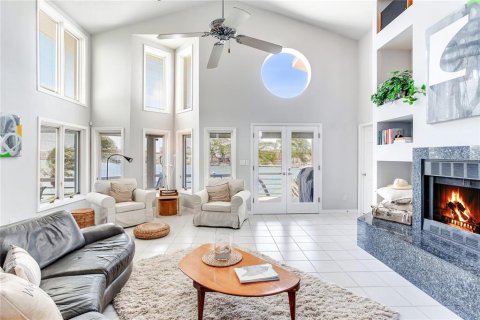 Купить виллу или дом в Норт-Редингтон-Бич, Флорида 6 комнат, 236.06м2, № 1628311 - фото 13