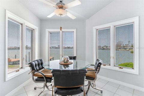 Купить виллу или дом в Норт-Редингтон-Бич, Флорида 6 комнат, 236.06м2, № 1628311 - фото 28