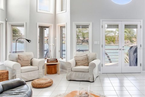 Купить виллу или дом в Норт-Редингтон-Бич, Флорида 6 комнат, 236.06м2, № 1628311 - фото 14