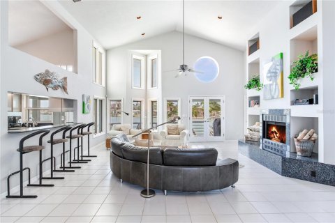 Купить виллу или дом в Норт-Редингтон-Бич, Флорида 6 комнат, 236.06м2, № 1628311 - фото 9