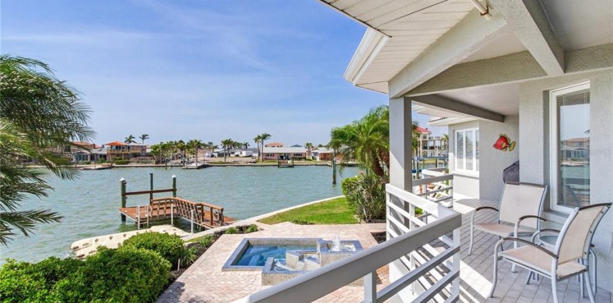 Дом в Норт-Редингтон-Бич, Флорида 6 комнат, 236.06м2 № 1628311